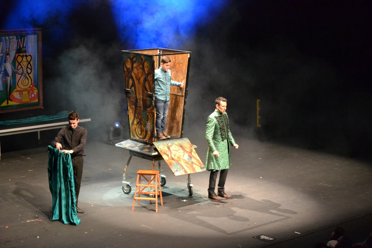 AytoFuenlabrada's tweet photo. Magnífica tarde de Magia en Familia con @maglari con su espectáculo Dolce Vita en el Teatro Tomás y Valiente de #Fuenlabrada https://t.co/hXfETjp8b9