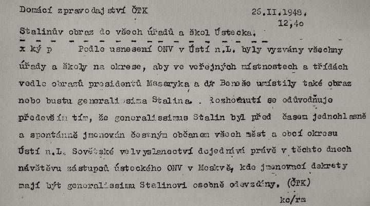 Unor_1948's tweet photo. ČTK: V úřadech a školách Ústecka bude se vedle portrétů Masaryka a Beneše věšet ještě obraz generalissima Stalina. https://t.co/0JJiygJp11