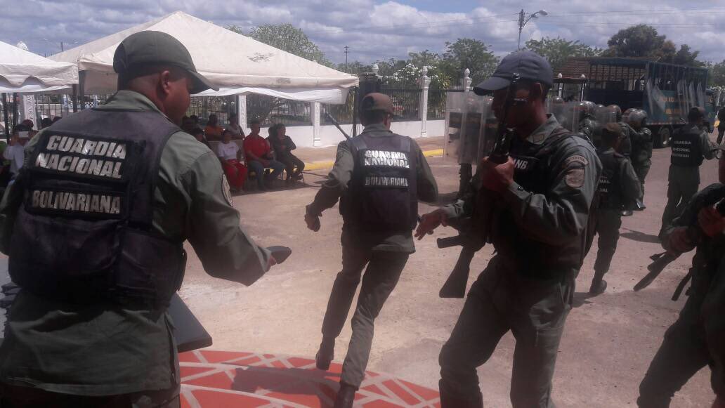 monagas_GNB51's tweet photo. #IndependenciaYPaz2018 | En el marco del Ejercicio de Defensa Multidimensional 2018, Efectivos @GNB_Monagas realizaron demostración de PCAO para la preservación de la PAZ #VictoriaMultidimensional #25Feb  @NicolasMaduro https://t.co/7qQmtE7hzN