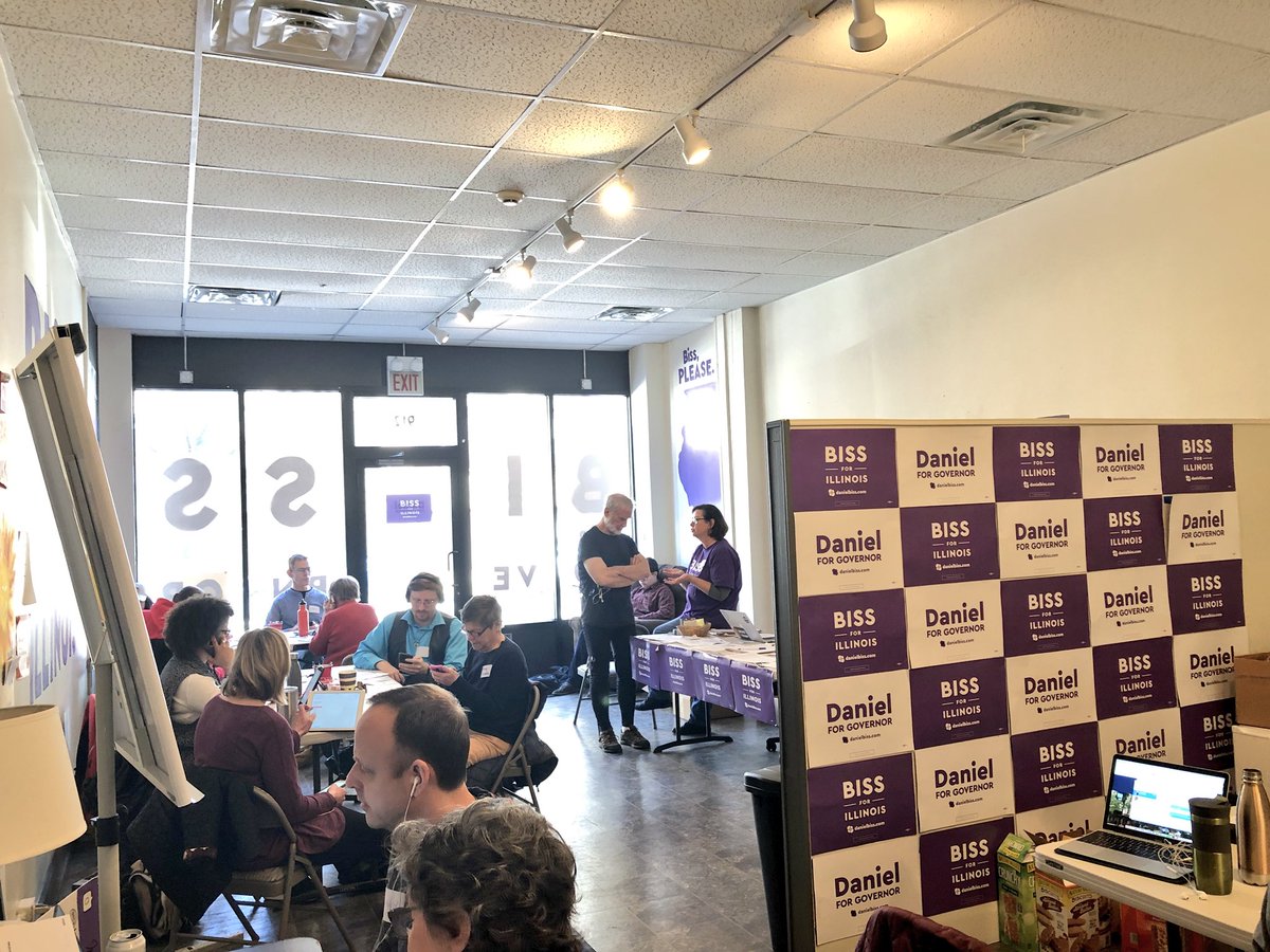 f_sallinger's tweet photo. Evanston field office is full of excited volunteers making calls for @DanielBiss! #WeekendofAction #TeamBiss https://t.co/x8CmilzIBP