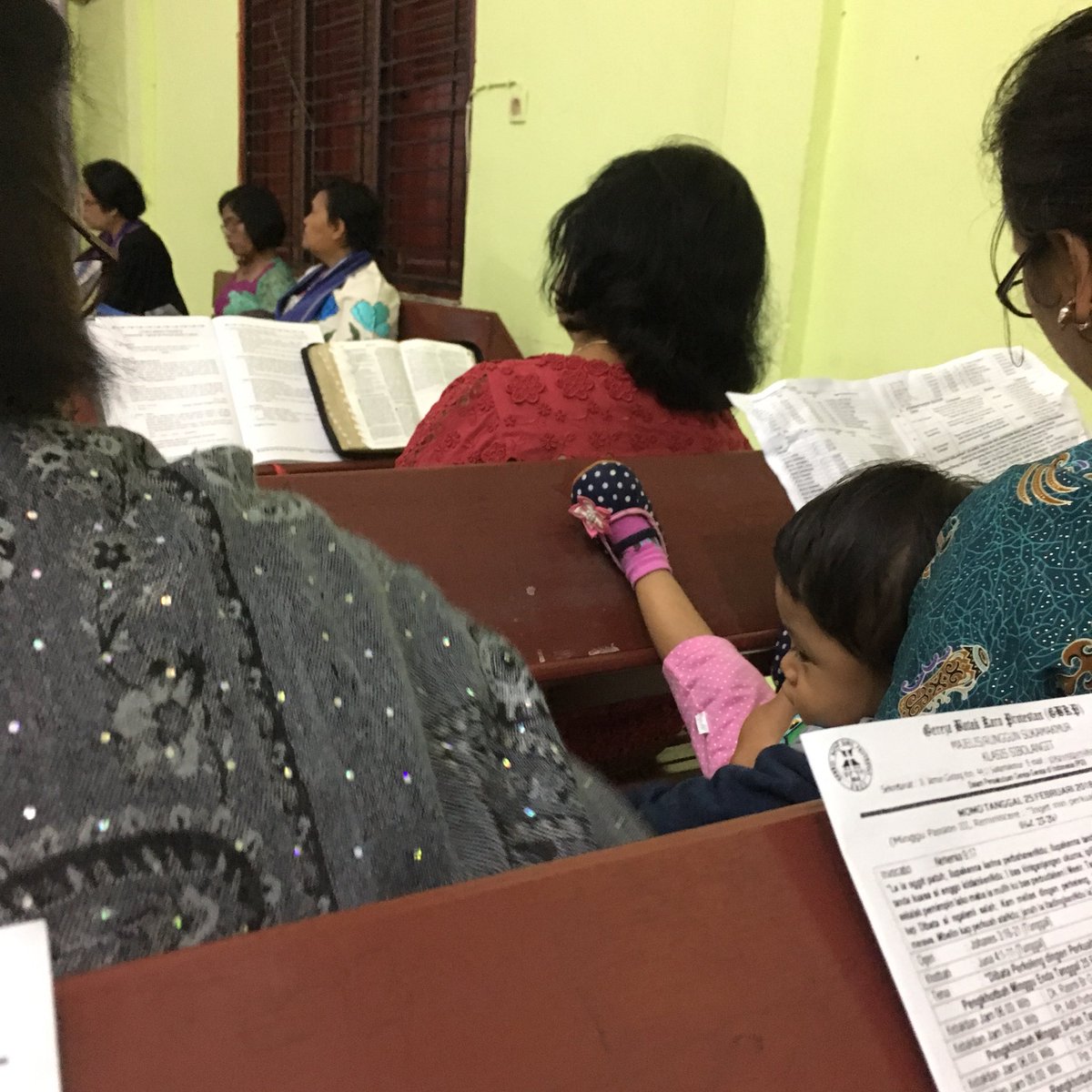 julegayk's tweet photo. Vorletzte Eindrücke aus #Indonesien: #morningworship6am #werhatdiekokosnussgeklaut #32grad #goodbyedurian #ecp2018indonesia #vem https://t.co/FuRlg6ptAw