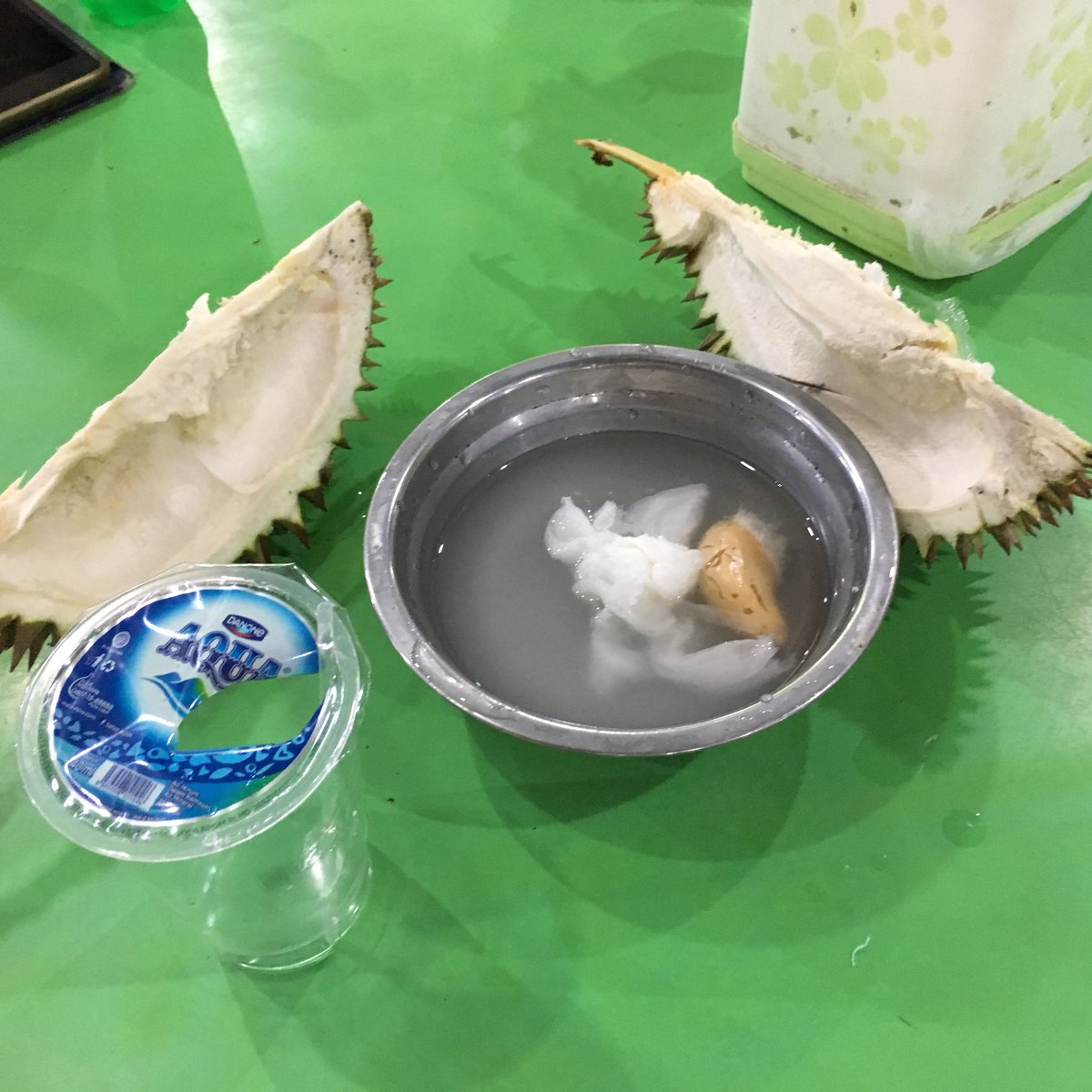 julegayk's tweet photo. Vorletzte Eindrücke aus #Indonesien: #morningworship6am #werhatdiekokosnussgeklaut #32grad #goodbyedurian #ecp2018indonesia #vem https://t.co/FuRlg6ptAw