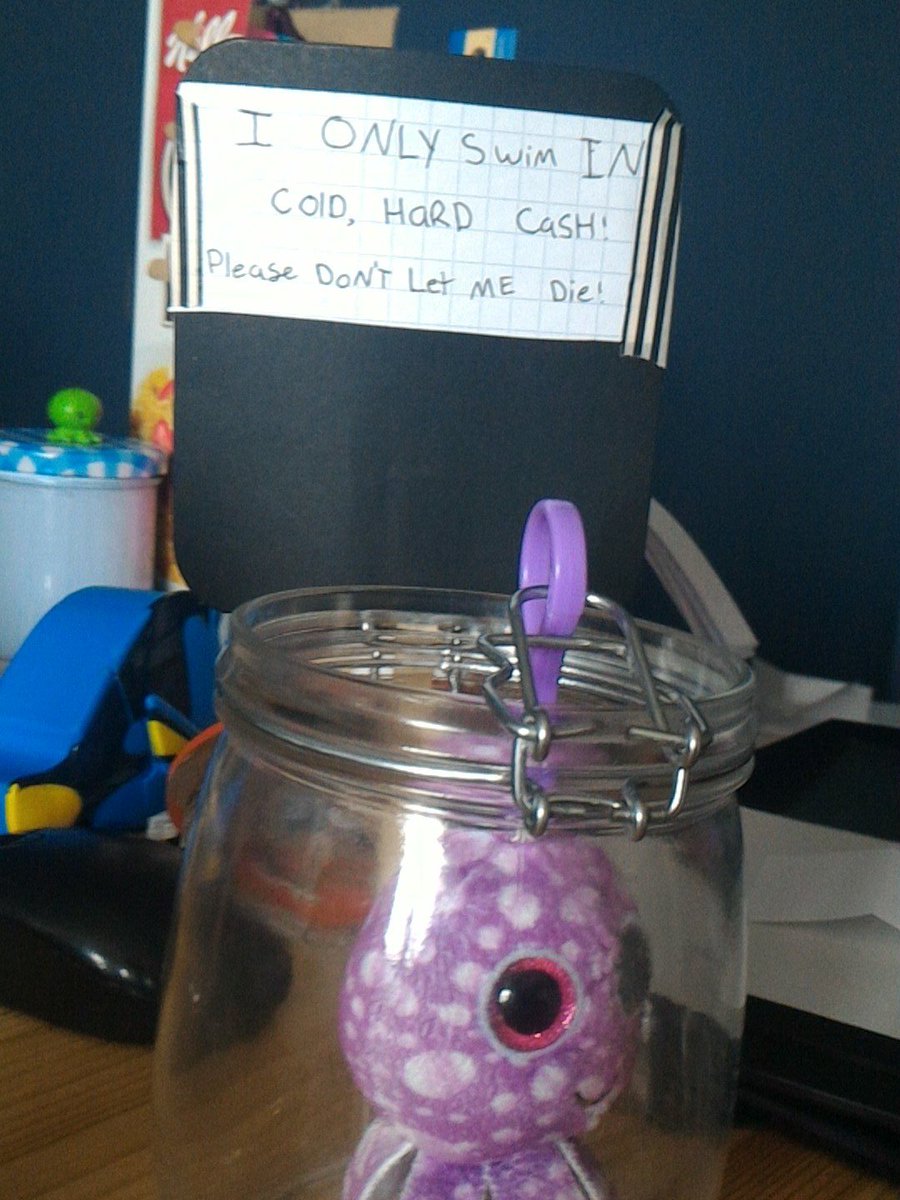 DJSnappers's tweet image. Her name is Legs and she is dying as we speak. #GBWM2K18 #fundraising #adultlearningcenter