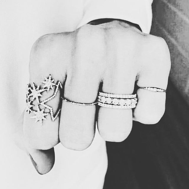 EStylistaBazar's tweet photo. Punch 👊 of Rings 💗😘
Yes or No?
Tag Your Friends 
Follow @Estylistabazar For More

#Fashion #fashionblogger #fashionista #fashionable #fashionstyle #fashionblog #fashiongram #FashionAddict #fashionweek #fashiondiaries #fashionpost #fashionphotography … https://t.co/nNXmDo2vKn https://t.co/Etec7N5ax9