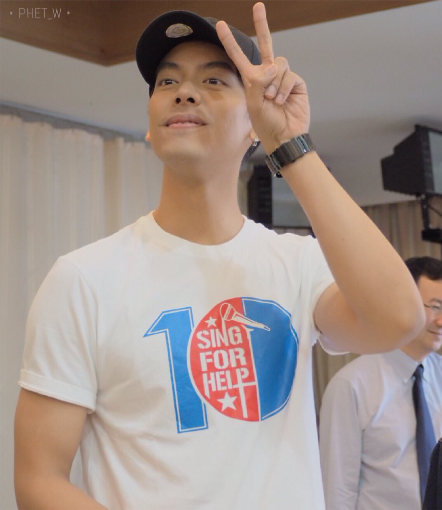 Phet__W's tweet photo. เพราะรักหรือเปล่าที่ทำให้ฉันนั้นยังมีเธออยู่ในทุกๆ วัน 💙
#เต้ติสชีวิตโลเทค
#TaeDarvid
#singforhelp2017
#singforhelp
#TAEcafe https://t.co/qnulOCo41q