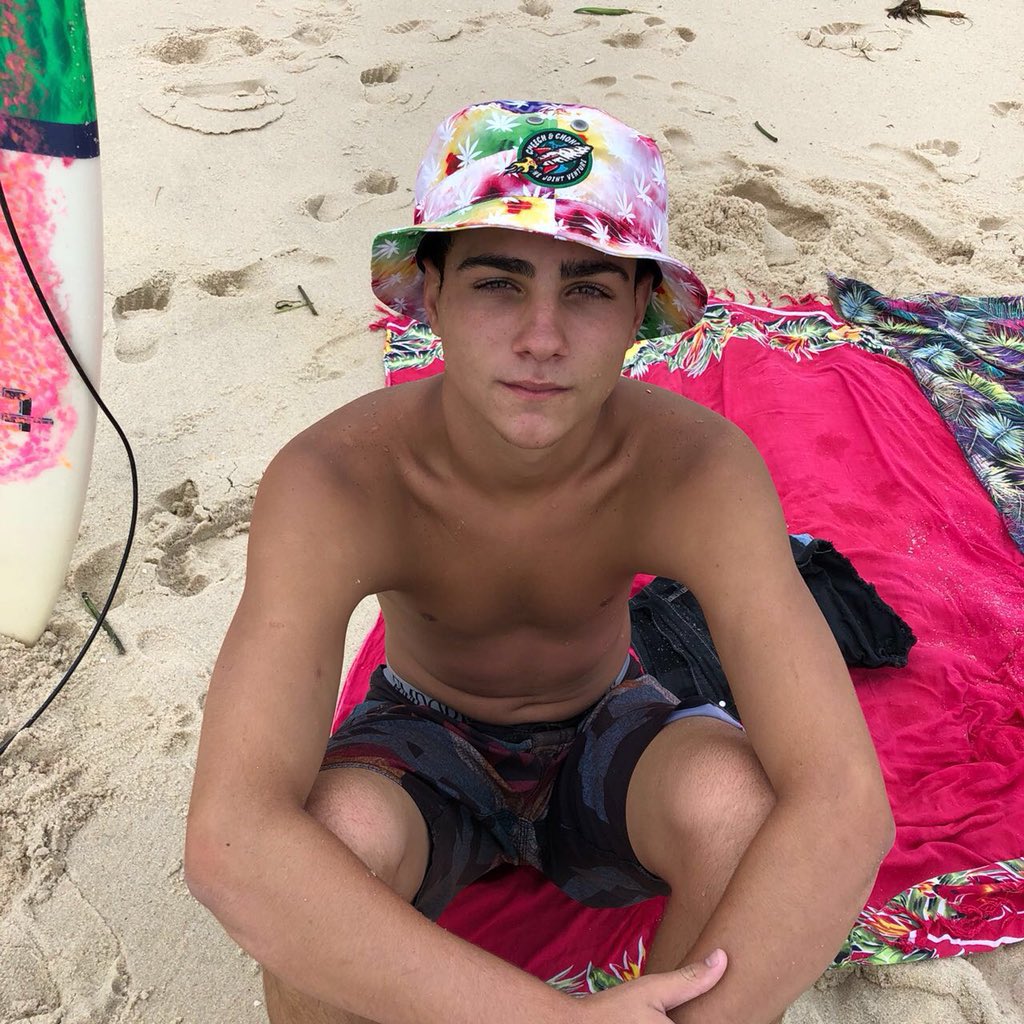 charlesalexf's tweet photo. 🏄🏻‍♂️🤙🏼 https://t.co/BJlA0Kh6Xr