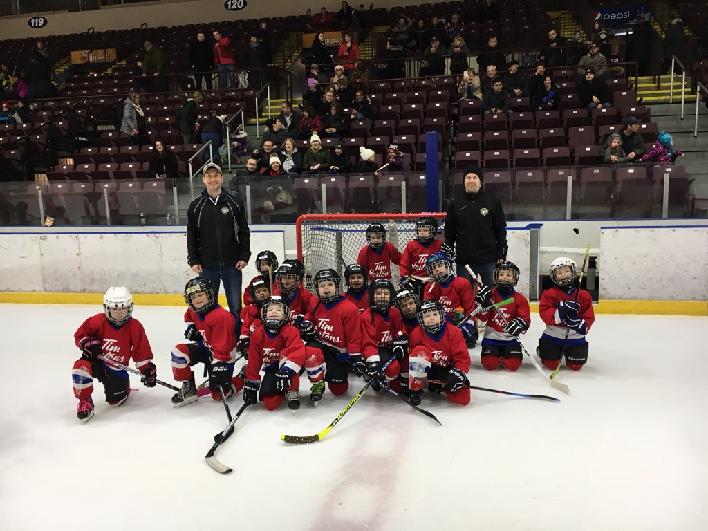ne_eagles's tweet photo. NE Squirt Red at Jamboree at Mile One...oh what fun! @ne_eagles https://t.co/dbeSAAiNLH