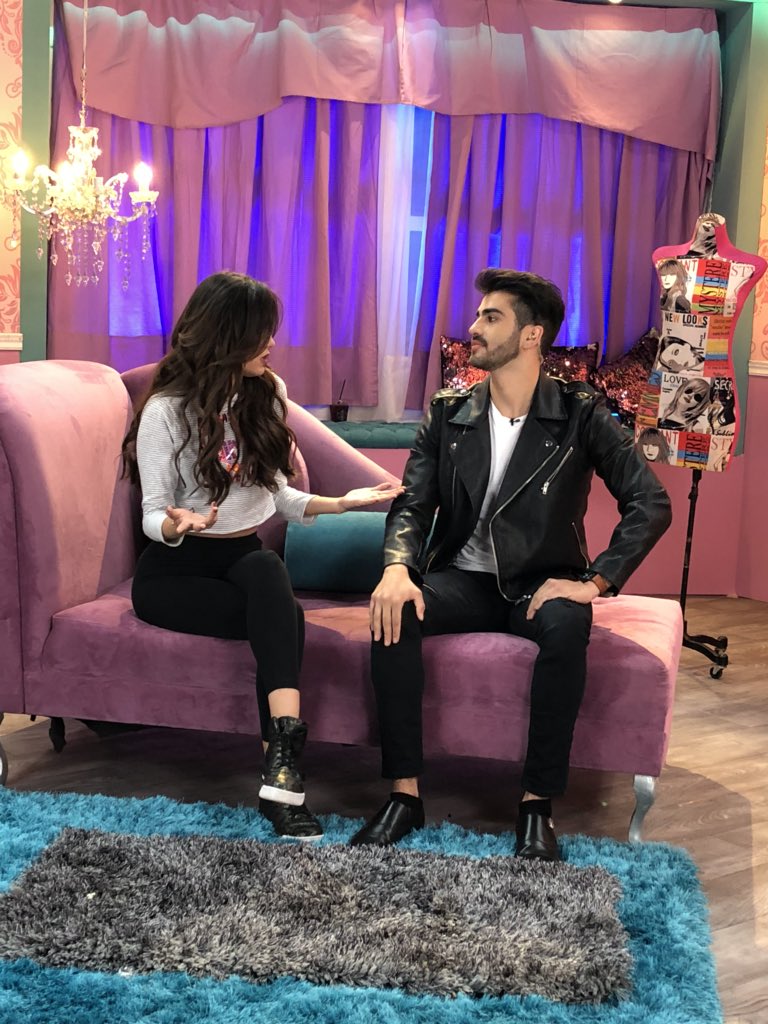 barbaraigVzla's tweet photo. Si esta semana no lograste ver a @barbaraig y @Kev_Rogers 🤗 en @UnCuartoPOP 🎶🎧 "Especial #LiguePOP" hoy no te pierdas la última repetición desde las 5pm🇲🇽 solo por @tvtelehit 📺 https://t.co/ML5GRIcEPA