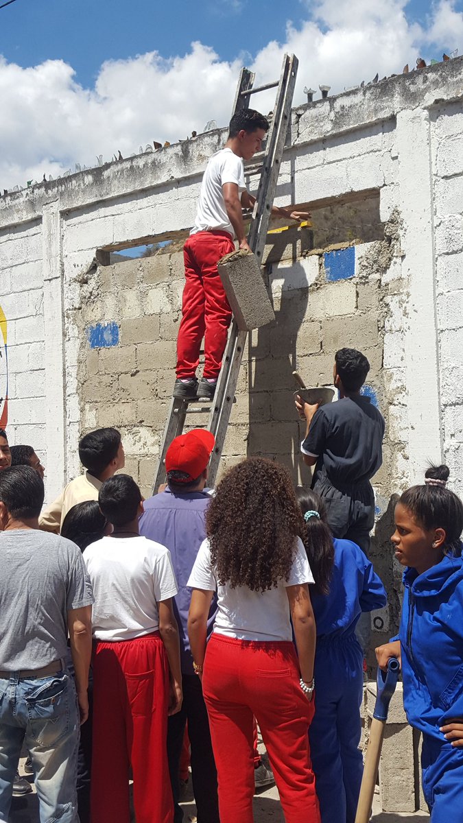 RosangelaOrozco's tweet photo. #EnDesarrollo desde la ETR Francisco Fajardo de Ruiz Pineda Activos en la Jornada de Mantenimiento Voluntario #EstaEsMiEscuela en compañía de @JauaMiranda @MPPEDUCACION @Nancyor7 https://t.co/Rdx86TLl1X