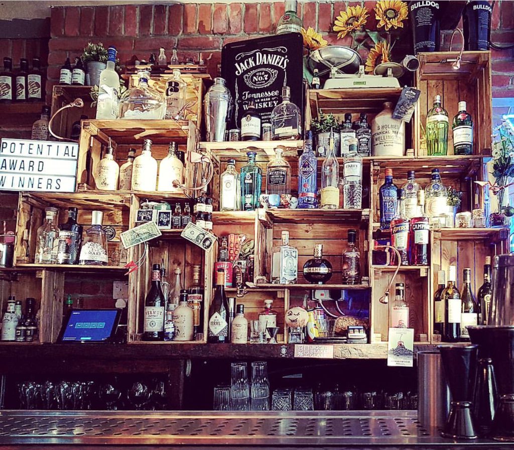 If you’re out this afternoon braving the chilly weather, step into the warmth and join us for a Sunday beverage! Gin, Wine, Beer, Cocktails, we’ve got the lot and we’re ready for you! The best way to end the week👌🏼🍷🥂🍻#SundayFunday #SundaySessions #Leeds #hedonistproject