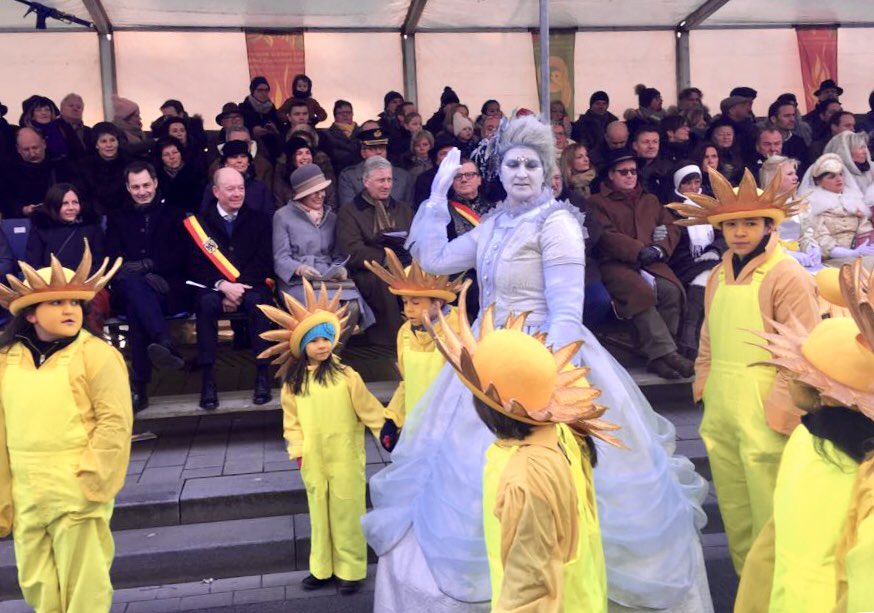 MonarchieBe's tweet photo. Traditionele Krakelingenstoet om einde van winter te vieren #Geraardsbergen
#950jaar #vrijheidskeure #Erfgoed @UNESCO https://t.co/HrnWJVkdf4
