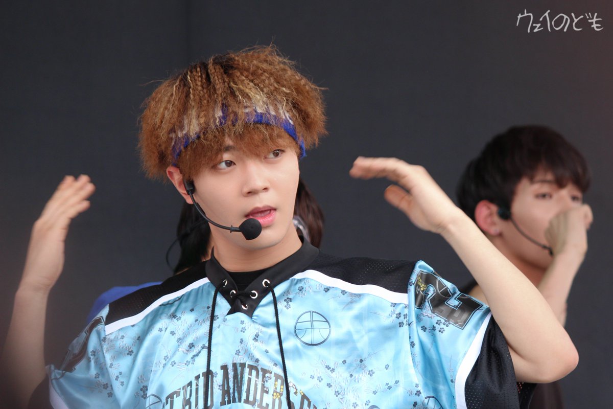 weinodomo's tweet photo. 160925 OsakaYATAIfes 오사카야타이페스티벌 #업텐션 #UP10TION #웨이 #wei #ウェイ #비토 #BITTO #ビト #우신 #WOOSHIN

🐝😘900일 축하해요😊🐻
#900DaysWithUP10TION https://t.co/RApphNwyaz
