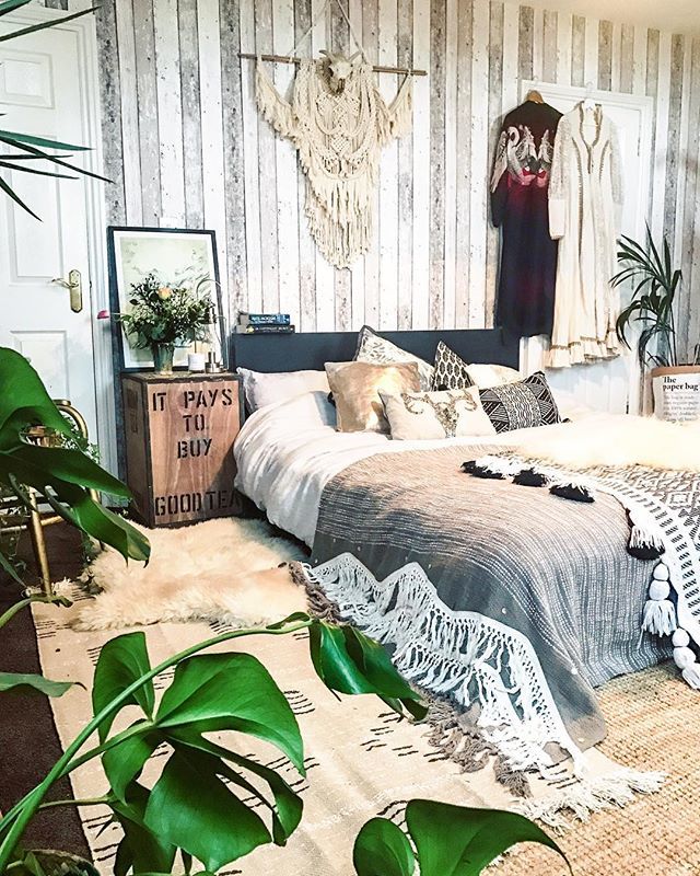 SaraONeillArt's tweet photo. Dreaming of flopping down here, only another 160 miles to go! Today on #myhousethismonth day 25 is all about #patternandtexture, so here's my tips on that taken from my interview with @theglossmag.... 'l think your home should reflect your personality, l… https://t.co/OuKlqT0A3Q https://t.co/fVUaud7Brp