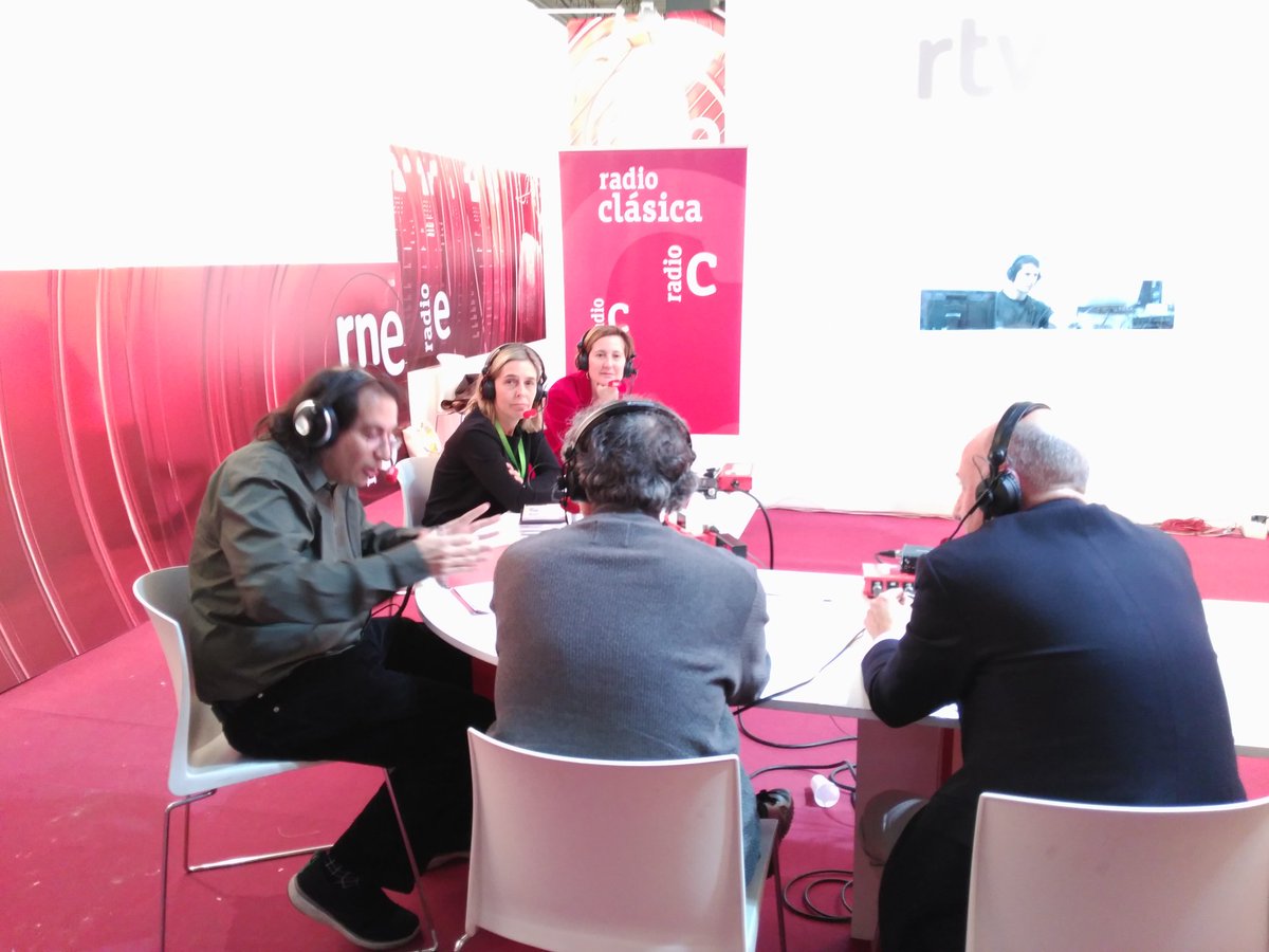 tertulia_rc's tweet photo. Hoy, @tertulia_rc de @radioclasica está en directo desde @FeriaArco en @feriademadrid https://t.co/oZucftNtMS