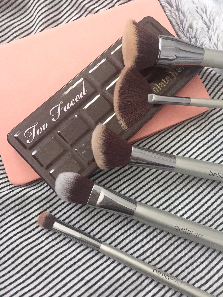 delladriscollx's tweet image. NEW POST: Bella Pro contour brush set review ❤️ dellalovesnutella.co.uk/2018/02/bella-… #bbloggers #bellapro #bdib @FemaleBloggerRT @BBlogRT @blogger_babes_