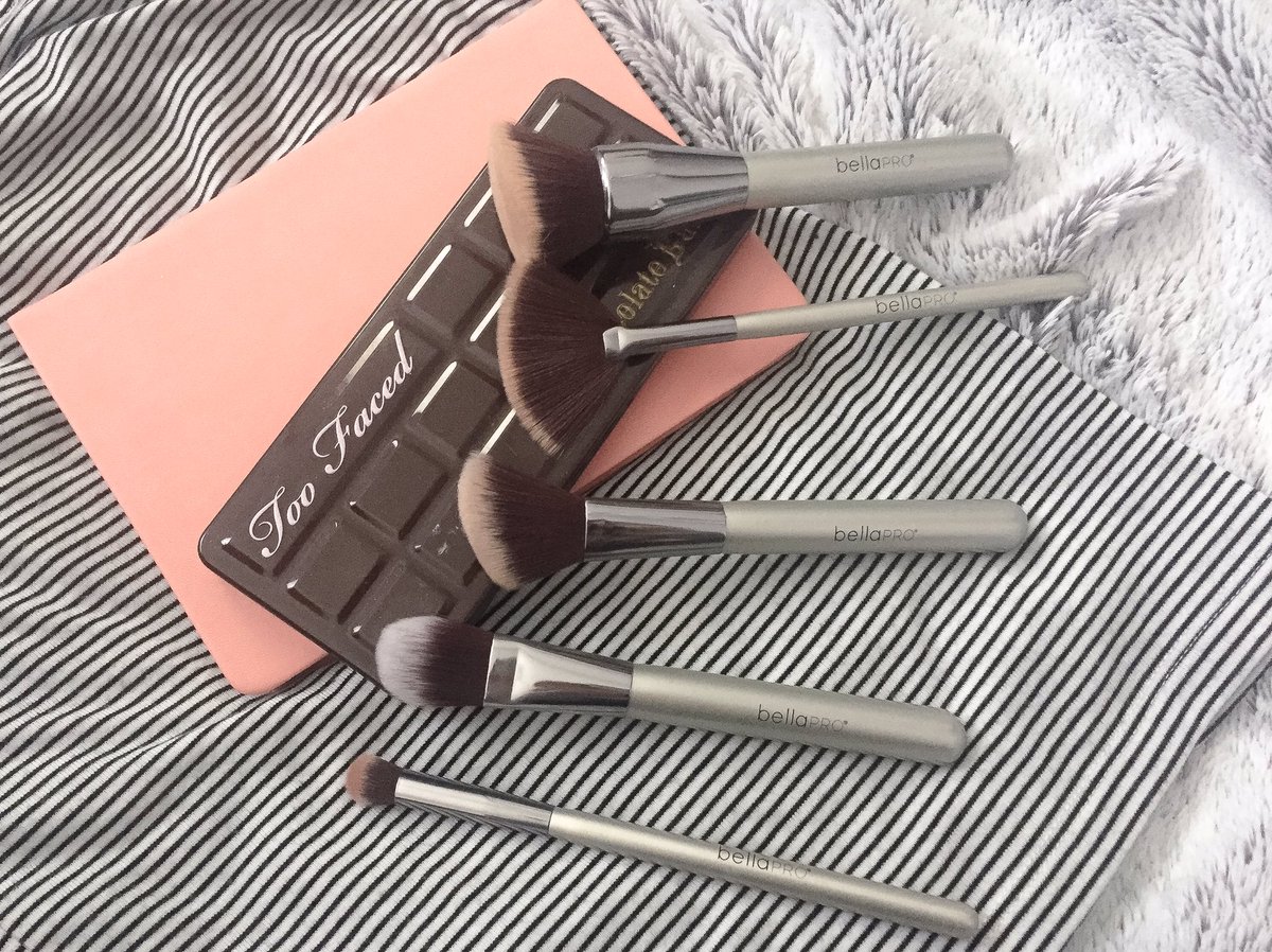 delladriscollx's tweet image. NEW POST: Bella Pro contour brush set review ❤️ dellalovesnutella.co.uk/2018/02/bella-… #bbloggers #bellapro #bdib @FemaleBloggerRT @BBlogRT @blogger_babes_