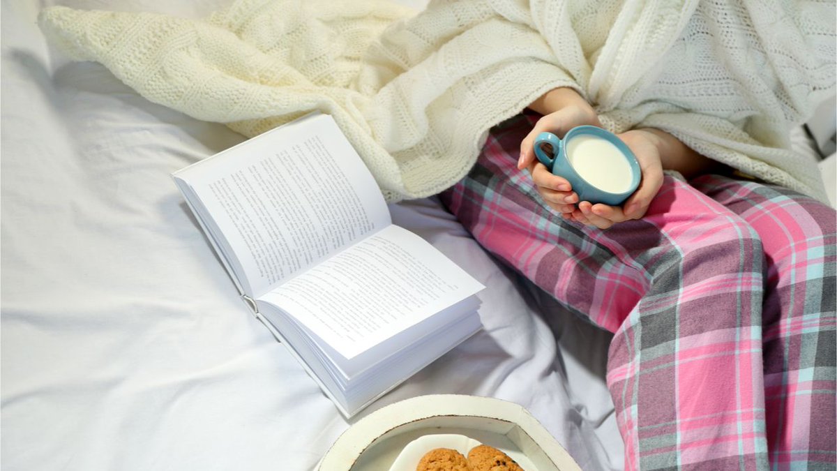 ScaryMommy's tweet photo. Why Moms Look Forward To Sleep All Day, Then Don’t (Or Can’t) Freaking Sleep https://t.co/MQu4LDxEnY https://t.co/Hp0hZCNWvJ