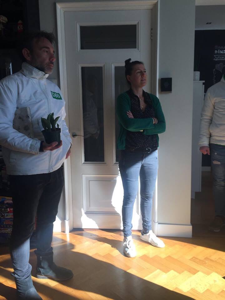 D66Zaanstad's tweet photo. Vandaag was de grote #tegeldag #Canvassen voor meer groen en minder tegels in de tuin! Tegelactie van #D66zaanstad met @JeroenvanderTol @robkarst en @M1cel  #stemD66 #KansenvoorZaanstad #steenbreek https://t.co/yGWWmivDKu