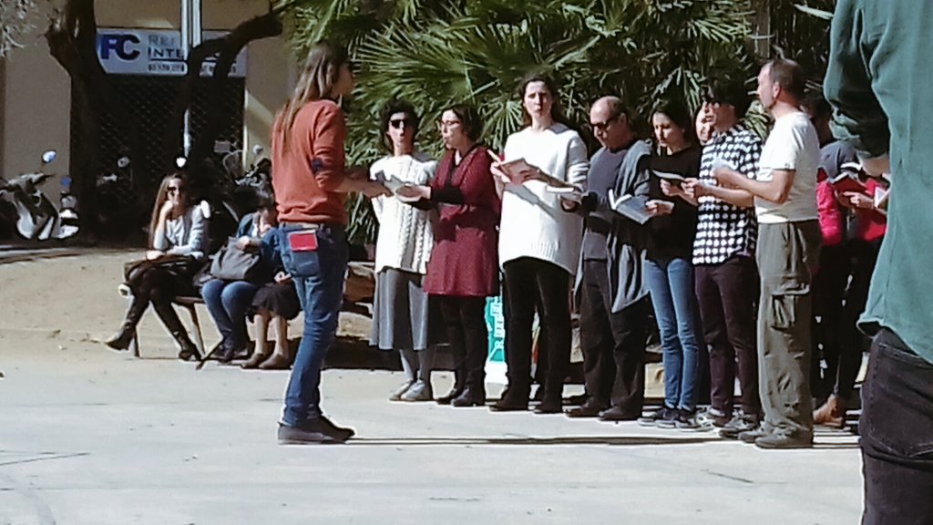 Lacastuera's tweet photo. Primer dispositiu del #eixamirauxa del #Barcelona #districtecultural a #SantAndreu
¡Tengo un subidón! @BCN_SantAndreu @FabraiCoats #moviment #impro #volums https://t.co/aKNG6NwV1x