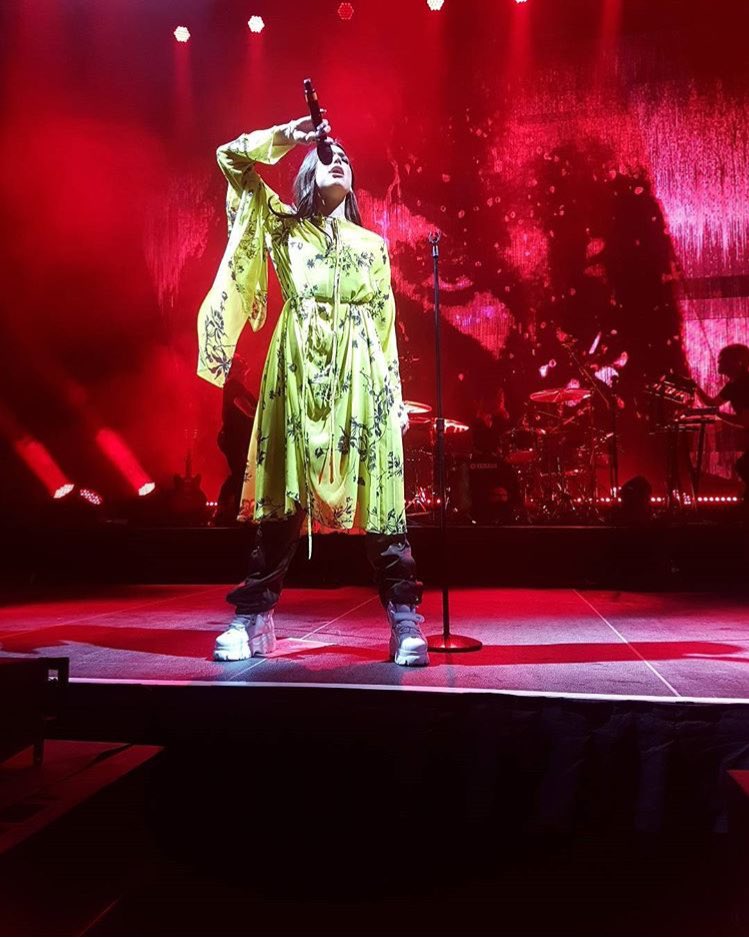 LATINS4DUA's tweet photo. Dua ayer en Abu Dhabi, Emiratos Árabes #TheSelfTitledTour 💗 https://t.co/ZbccE6AhNG