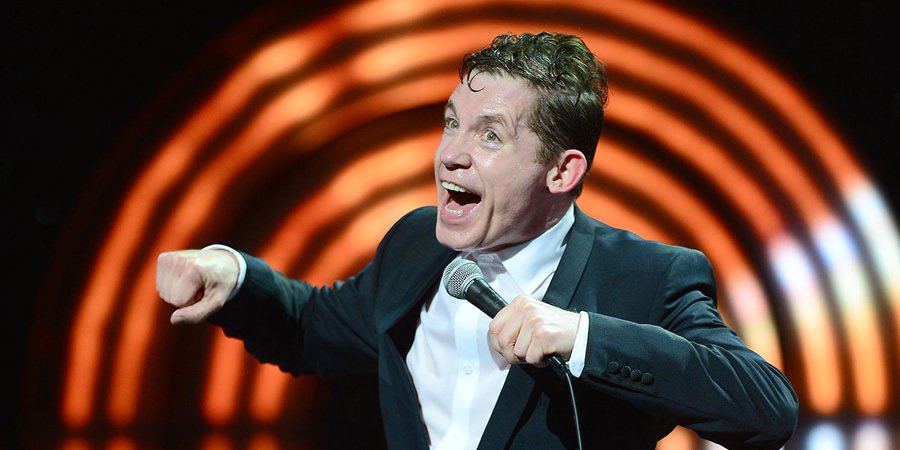 A very happy birthday to stand-up superstar Lee Evans, who turns 54 today. 