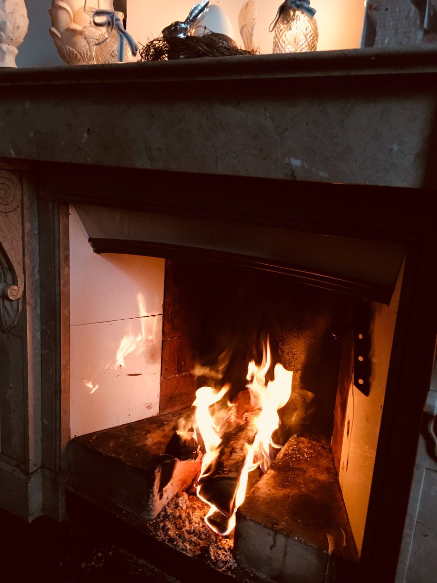 Time to relax
#hygge #familytime  #lifeisgood #andalltheotherhashtagsyoulike