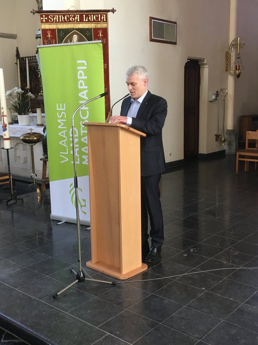 .<a href="/ToonDenys/">Toon Denys</a> CEO <a href="/VLMtweet/">Vlaamse Landmaatschappij</a> kondigt de 5 genomineerden aan voor de prijs voor dorpskracht: Dorpshuis 't Kruispunt #Neerpelt, veerkrachtig #Viane @StadGbergen, leefbaar #Wakkerzeel @GemeenteHaacht, buurtsalon Roesbrugge-Haringe <a href="/Poperinge8970/">Stad Poperinge</a> en Buitenmaten #Oosterlo <a href="/GeelStad/">StadGeel</a>