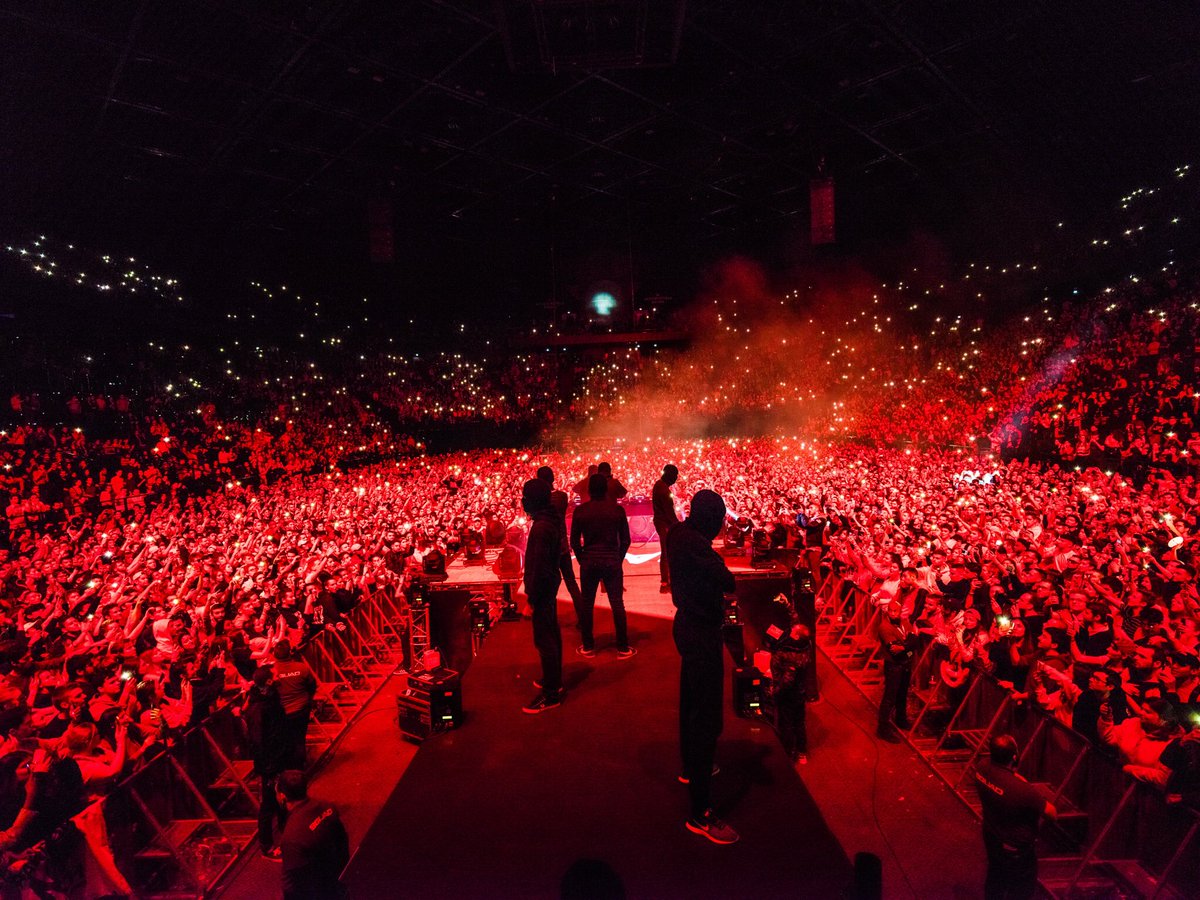 Malaamusic's tweet photo. Merci Paris ! Merci @djsnake ❤️🇫🇷 https://t.co/Sr20kUrXEN