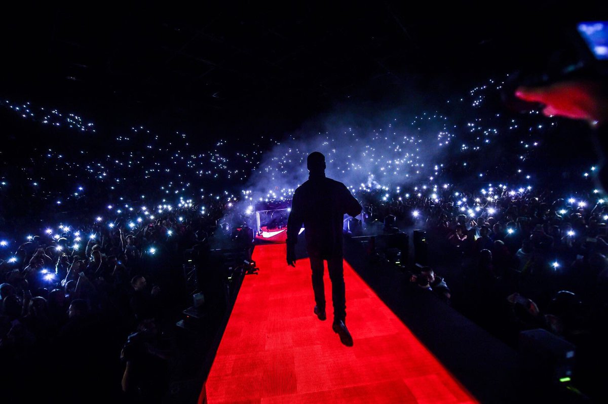 Malaamusic's tweet photo. Merci Paris ! Merci @djsnake ❤️🇫🇷 https://t.co/Sr20kUrXEN
