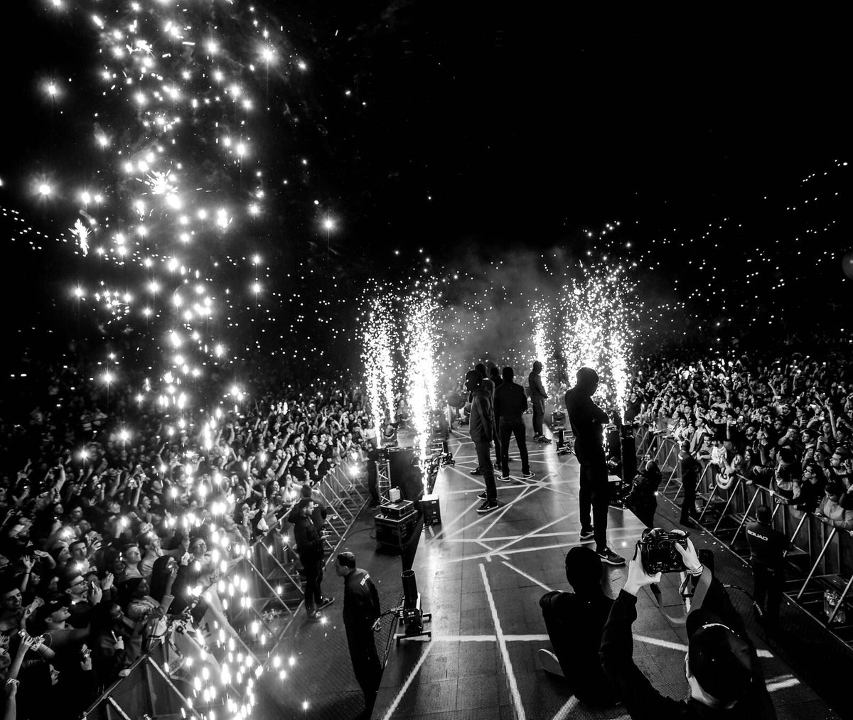 Malaamusic's tweet photo. Merci Paris ! Merci @djsnake ❤️🇫🇷 https://t.co/Sr20kUrXEN