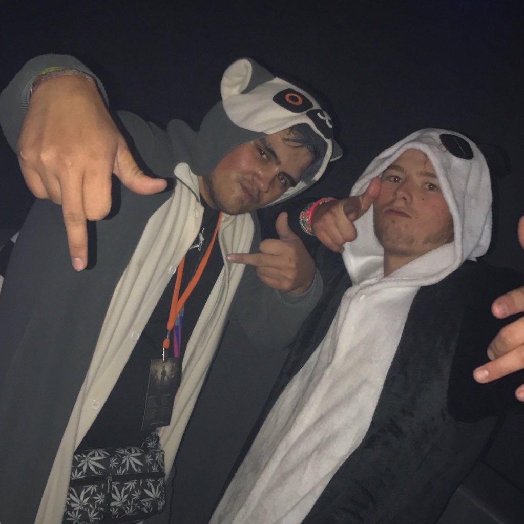 kylernelso17's tweet photo. In honor of get lucky coming up gotta have a lil throw back! #rageitup #ravefam #NewProfilePic https://t.co/qeMJiIm63t