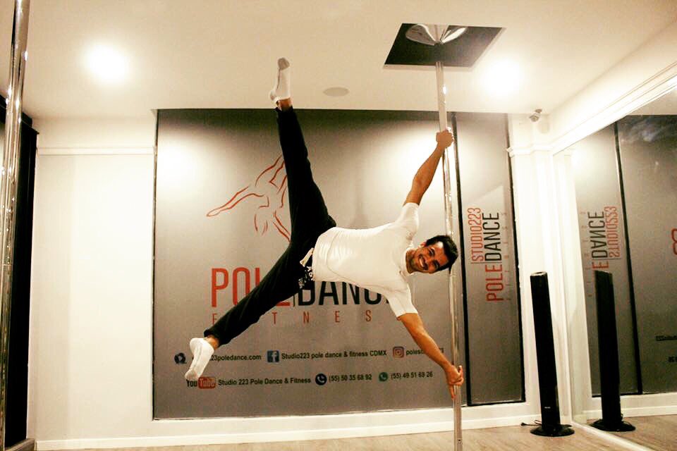 Polestudio223's tweet photo. Entrena haciendo algo diferente! Ven a practicar pole con nosotros, la forma más divertida de ejercitarte!Reserva una clase muestra en #Studio223 con @PrzKrlos lunes y jueves 6 pm, 7 pm y 8 pm, martes 9 am y 10 am, solicita informes al Tel 55 49516926 / (55) 50356892 https://t.co/fl2UNUfvJA