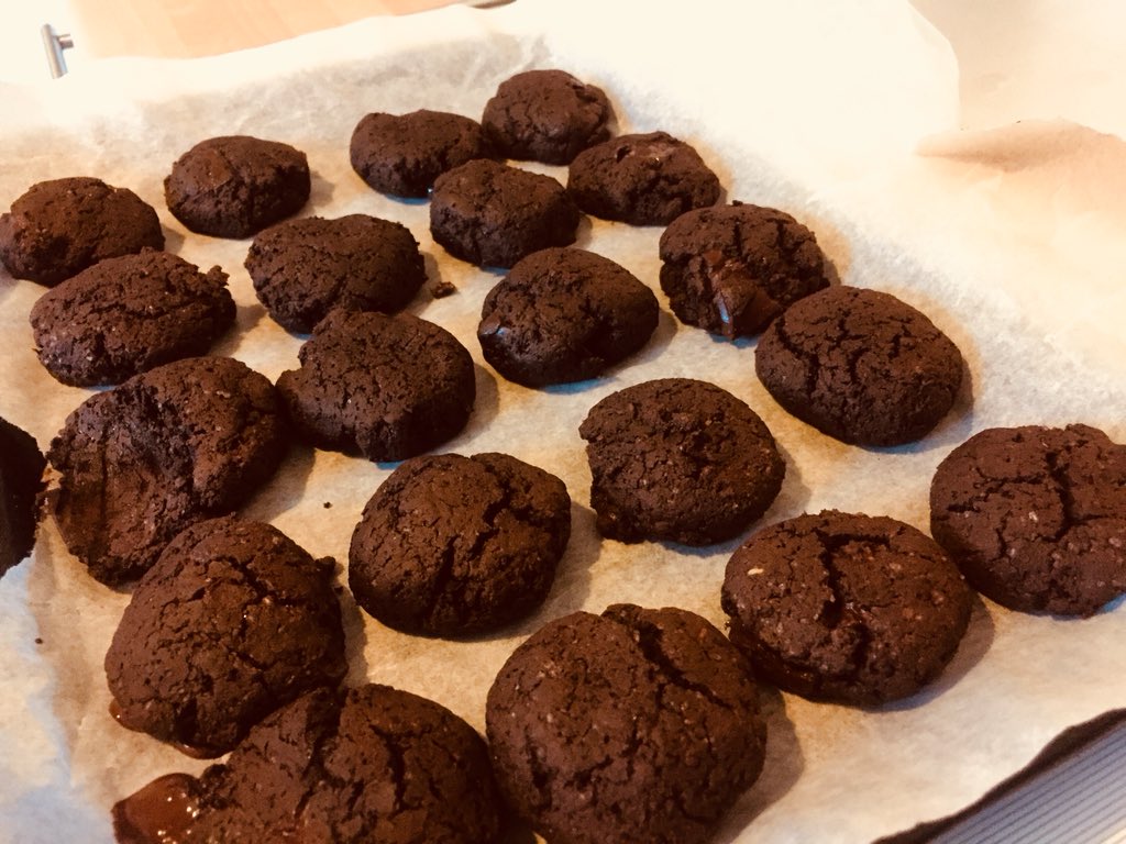 seanfrancos's tweet photo. When life gives you (and @luceyers) 14 avacados for pound, make guacamole and cookies?... #avacardio #runtobake #chunkyguac https://t.co/cwfSQdN1NK