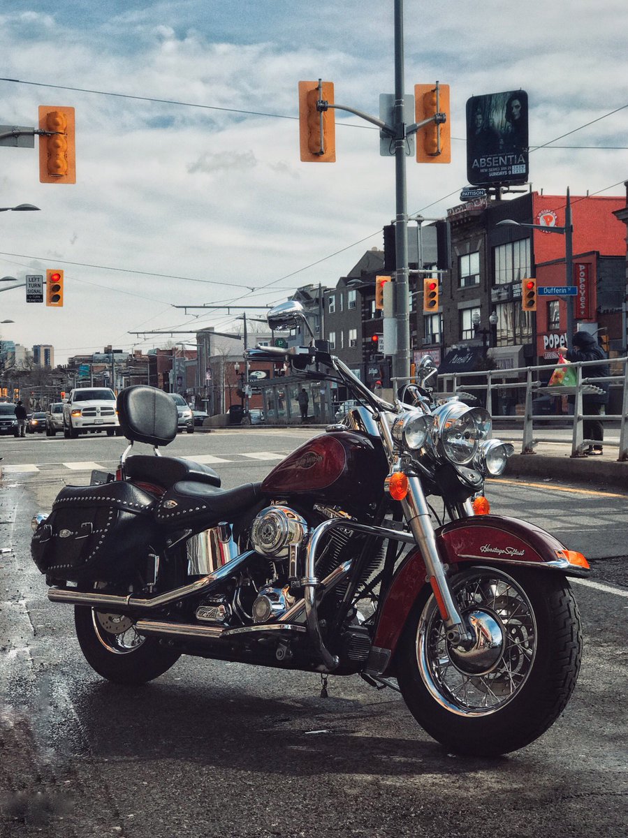 mondolulu's tweet photo. St. Clair West, How I Love You! #stclairwest #corsoitalia #motorcycle #harley #heritagesofttail #bikeseasonisback #beautyday #ontariomotoroads #eatsleepride #lifeon2 https://t.co/ZkiXeyQV71