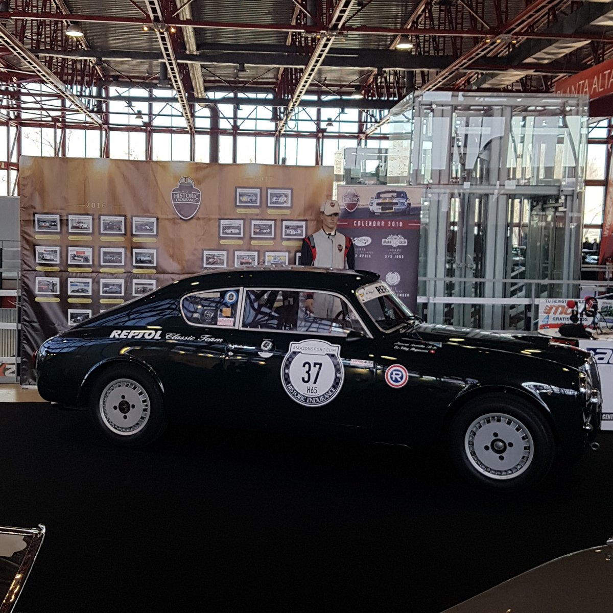 cochesocb's tweet photo. Desde #classicauto2018 https://t.co/0sYqtQ38pL