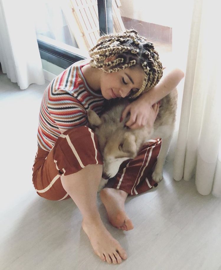 albindogas's tweet photo. mimi + perros = morir de ternura💗 https://t.co/XQ9sCuby7X