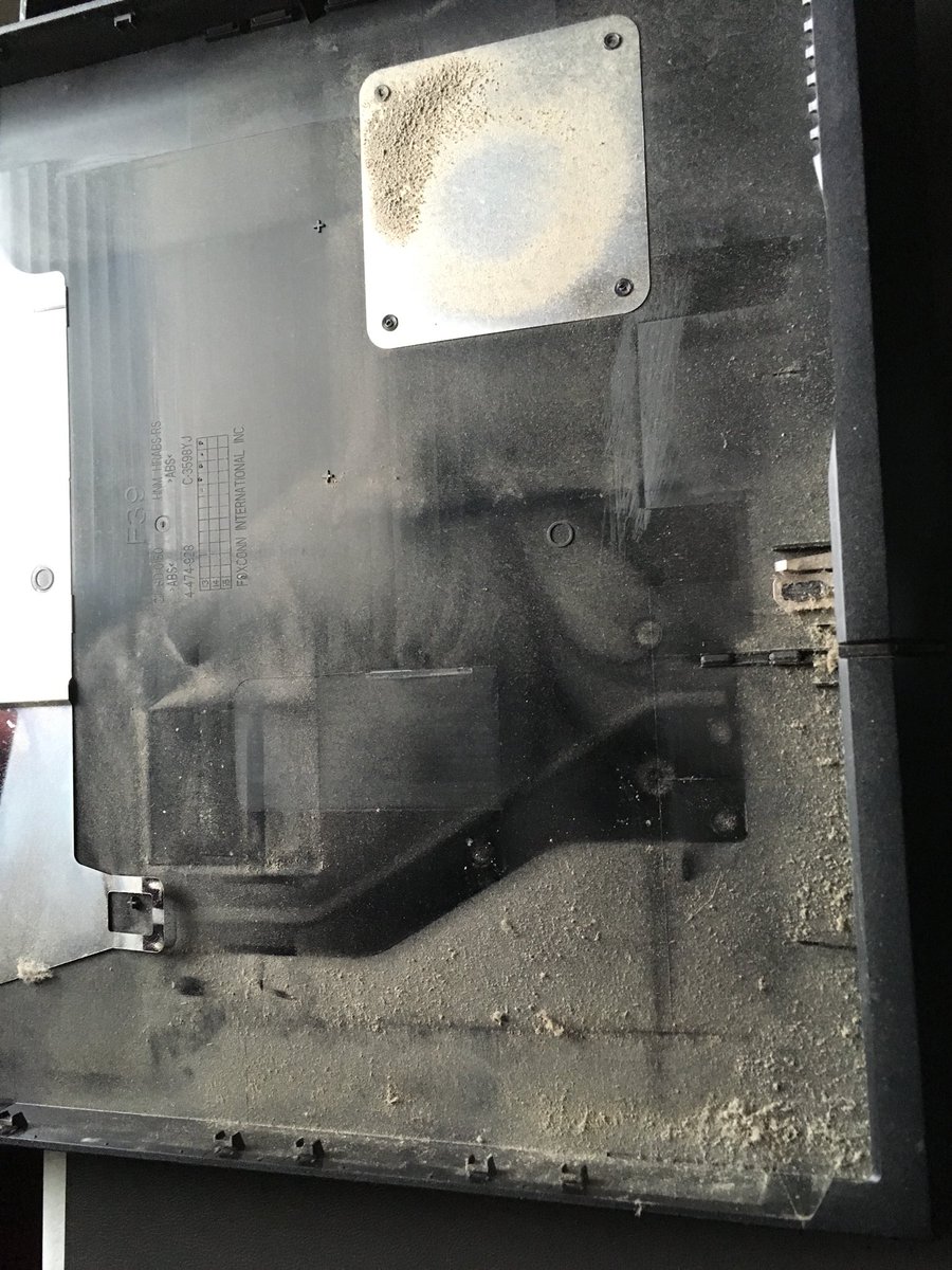 Hydro2113's tweet image. Takes playing clean to a whole new level. Girl at my work couldn’t figure the issue... 😑

#RestorationProject
#FirstLayer #DustKills
#StayCool
#WorstiEverSeen