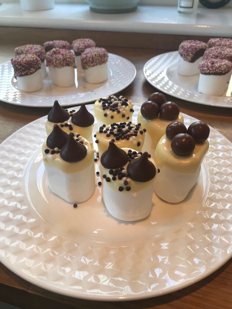 Cesci37's tweet photo. @winterfoldhs Tom &amp; Ed have been working hard to make these cake pops £1, marshmallows £1 and bags of chocolates £1 . All handmade . They will be taking orders tomorrow #youngapprentice #Ncemaneni https://t.co/CpWTEP3Tuh