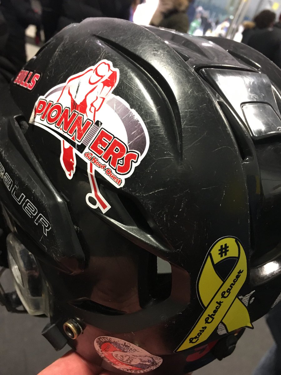 .<a href="/PionniersBantam/">Pionniers AAA Bantam</a> united with us in wearing #CrossCheckCancer helmet stickers today!