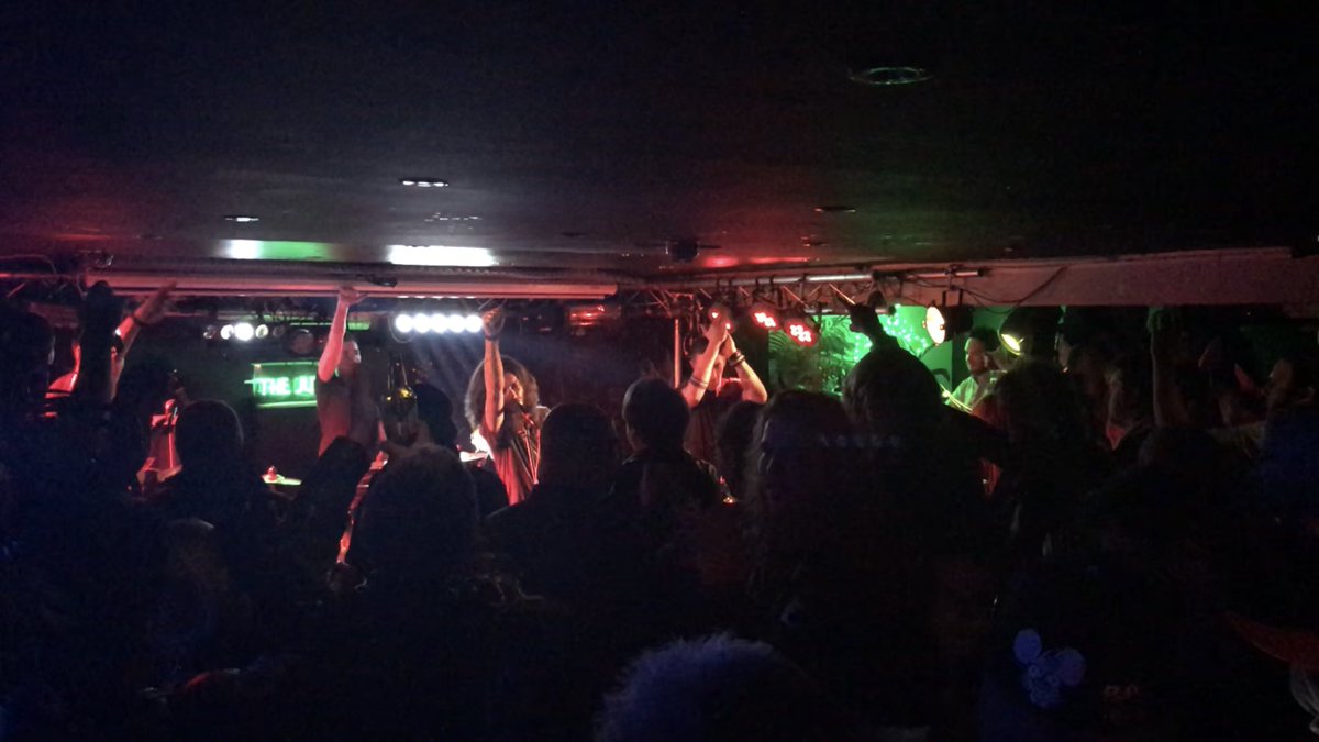 HollowstarBand's tweet image. HERTFORD brought the NOISE last night 🎉🙌🏼💙 

Big sets from @beukband, @sofasonic &amp;amp; @ElswhereBand 🎶🔥 A massive THANK YOU to you lot that came and partied with us! 💙 and a special thanks to Andy for getting us involved with the night @Junglebarherts💙😎

Until next time ✌🏽