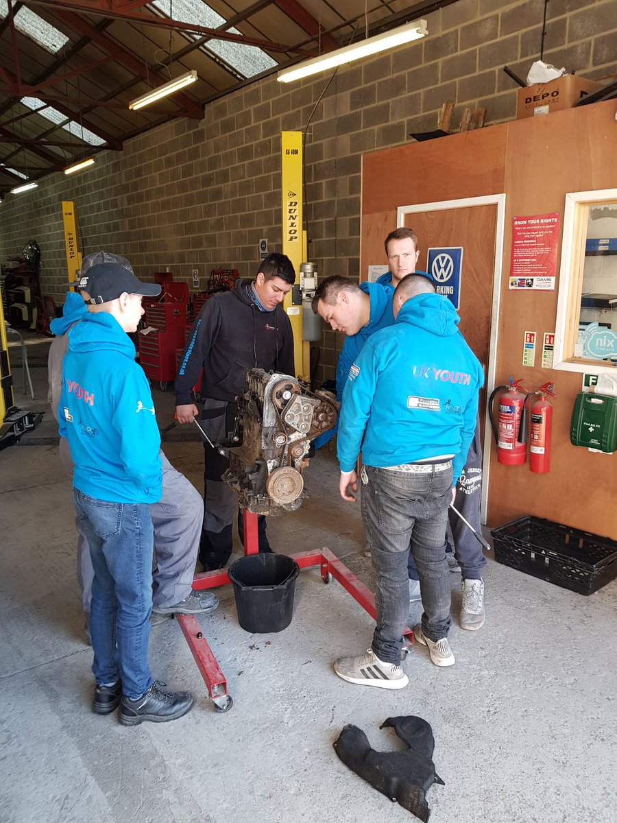 Esquire_Auto's tweet photo. A great weekend for the #KPyouthproject more body prep and today the lads stripped down an old engine, learning how it works and the components involved. @WorkWiltshire #community #learning #teachthekids #Cars #apprenticeships #lovewhatwedo https://t.co/wl6eaNzqAh