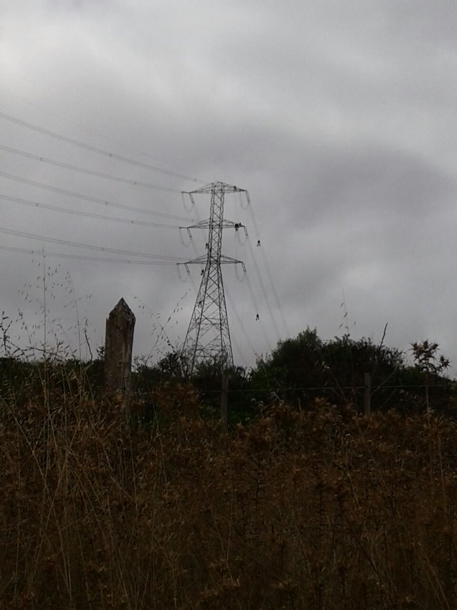 SlvmoslaCampana's tweet photo. A pesar de los múltiples  juicios en su contra, de los vicios legales e incumplimientos en su RCA LT Cardones Polpaico inicia el cableado en La Ligua. No lo verá  en las noticias, aquí  le mostramos la imagen y les recordamos a las autoridades que estamos atentos e informados! https://t.co/uTefcLMP8s