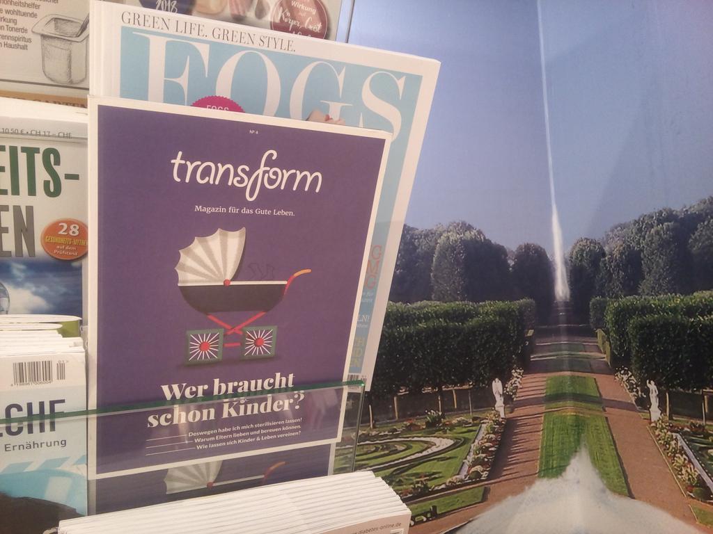 transformag's tweet photo. Ertappt: #transform4 im #Hauptbahnhof #Hannover
(gibts natürlich auch bei uns im Onlineshop)
#PrintWirdAusMutGemacht (naja, Druckerschwärze und Papier sind auch nicht unwichtig) https://t.co/3xfIlSBUS1