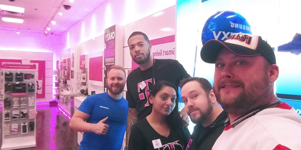 BCurlett's tweet photo. Chattanooga unpacked bringing excitement #tmobile #Unpacked #SamsungUnpackedSunday 
@Krivs14 https://t.co/oIFL2SWGlZ