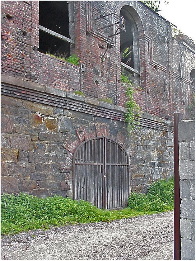 Pozo La Piquera, conectado al Sotón. San Martín del Rey Aurelio, Asturias. Año 1999.
© José Hortensio Velasco Rabanal
archivohistoricominero.org/portfolio_page…