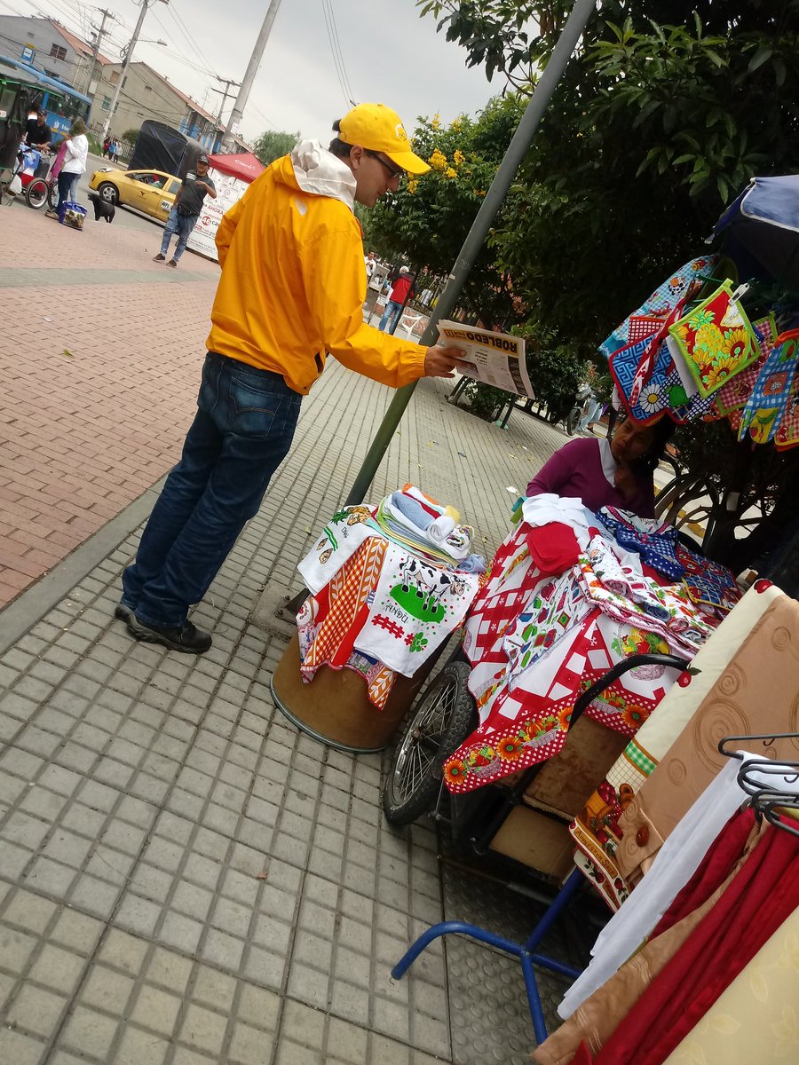 KennedyConJER's tweet photo. #VoluntariosRobledoEnAcción. Nos reportamos desde el barrio Tierra Buena en la localidad de Kennedy https://t.co/spLSDapFeA