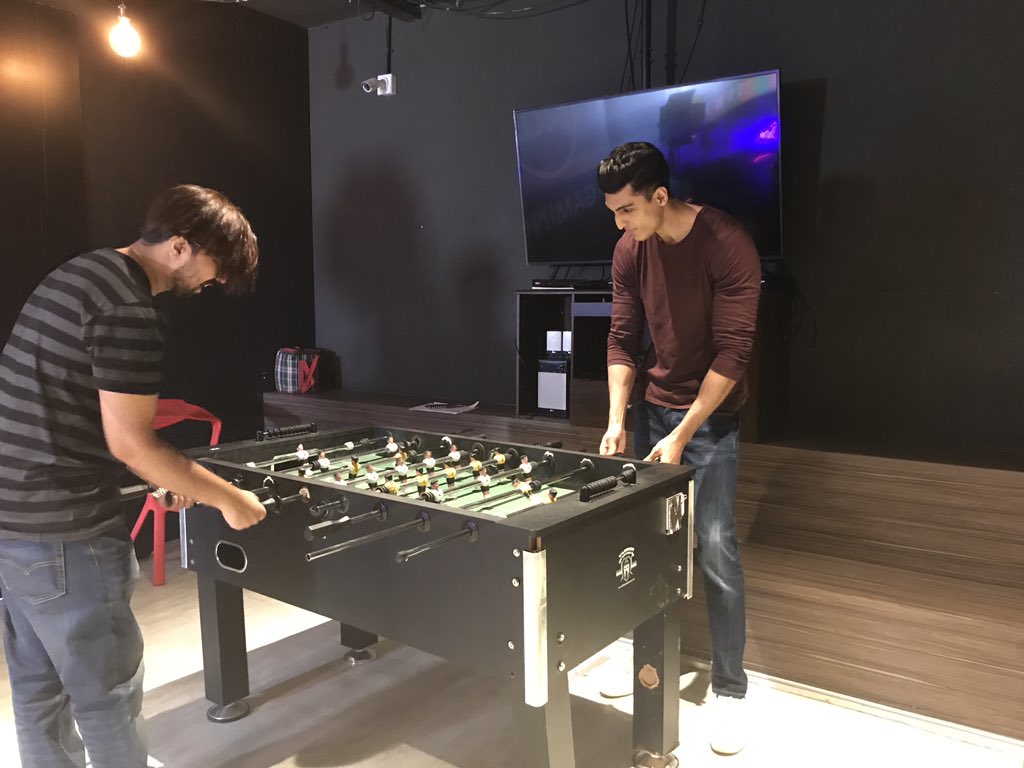 V3nombiceps's tweet photo. Gaming never stops!
This is what we do between shoots.
#TeamBrutality #DellGaming #Gozoop #ShootLife #V3nom #RiX https://t.co/sLlqIfcRpz