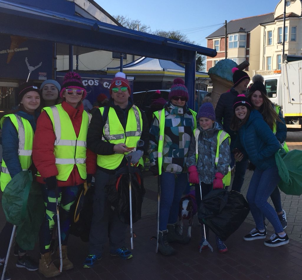 ValeSLSC's tweet image. Great turn out today for the Whitmore Bay beach clean from @ValeSLSC #keepbarrytidy