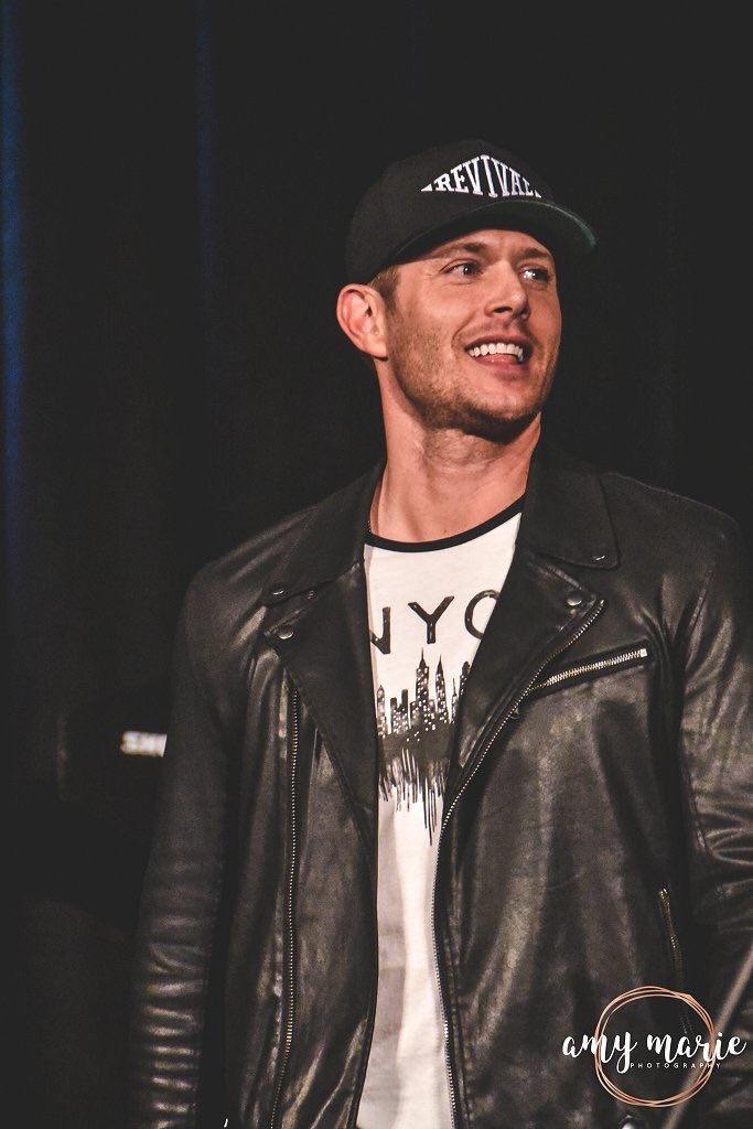 acklesupdates's tweet photo. 😎😝😍 #SPNLV #SPNVegas https://t.co/djsqeWWt64