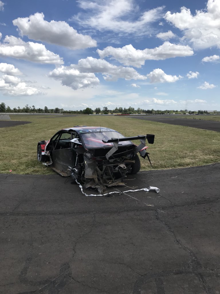 Juanacosta199's tweet photo. Muchas gracias a toda la categoría @TopRaceOk y en especial a Alejandro Urtubey por preocuparse por mi estado de salud. 
Gracias @AAvolantes los médicos me atendieron perfecto. 
Exelente la seguridad de los autos!! https://t.co/rOK0x6GPqX